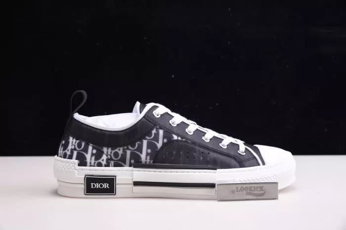 Bmlin Shoes DR B23 Low Top Oblique Sneaker Black & White 0118