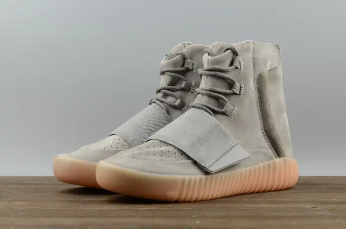 ADIDAS YEEZY 750 BOOST LIGHT GREY GUM GLOW DARK BB1840 0203