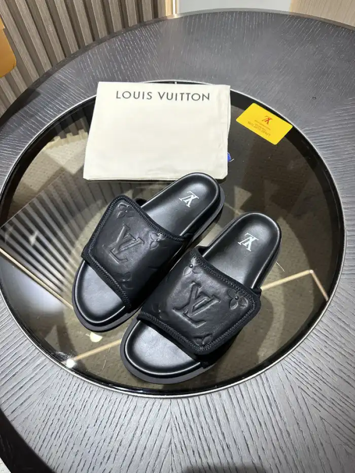 LV Miami Mule 24052722 0202